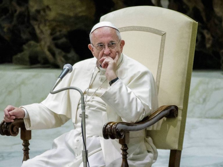 Il Papa: «Preghiamo per artigiani e commercianti»